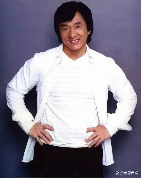 成龙武术背景训练经历了什么_成龙练武术的视频_成龙的武术背景与训练经历