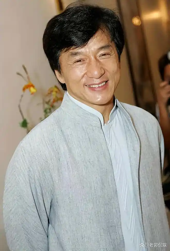 成龙武术背景训练经历了什么_成龙练武术的视频_成龙的武术背景与训练经历