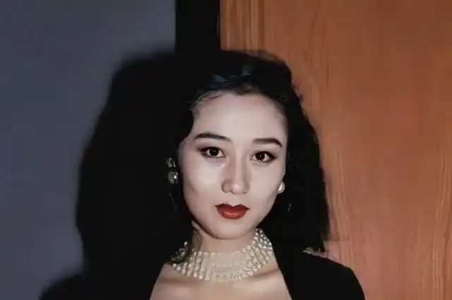 利智的情感生活与爱情故事_情感爱情故事利智生活在线观看_利智的恋爱生活