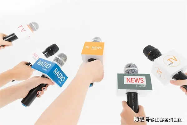 社交媒体的讨论_在社交媒体上，您可以直接发布反馈、评论或参与讨论。_社交媒体的总结与反映